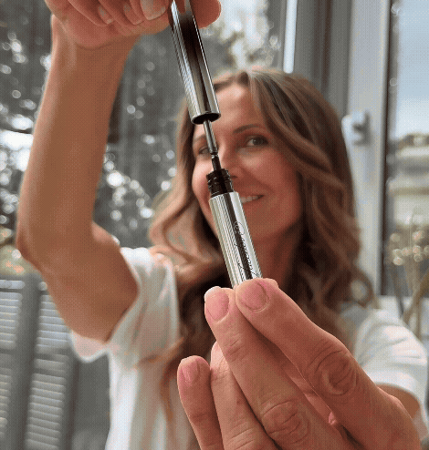 Al na één laag stralende wimpers